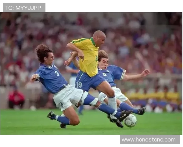 足球巨星组合步伐展现团队默契与速度激情的全新攻防艺术