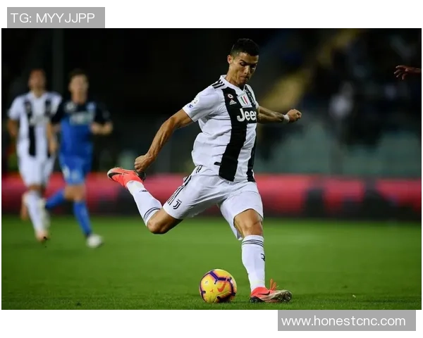 足球球星感动瞬间温情时刻回顾展现无尽激情与坚持的力量 足球球星感动瞬间温情时刻回顾展现无尽激情与坚持的力量